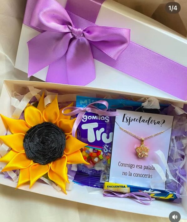 Flor, collar y dulces