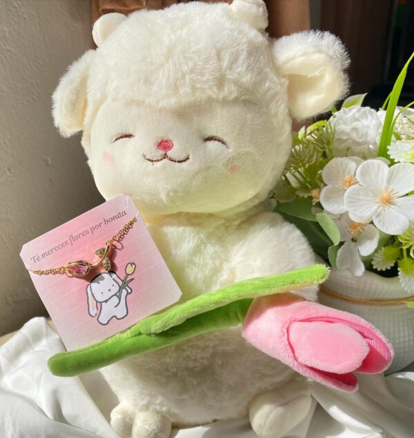 Hermoso peluche de corderito con tulipán y cadenita de tulipán