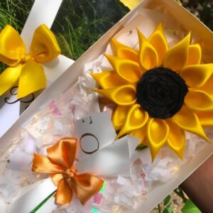 Girasol eterno en caja, Incluye luces led en color amarillo